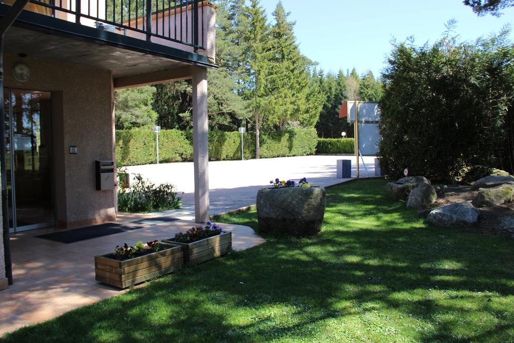 Hotel Restaurant Logis La Meridienne Anglards de Saint Flour المظهر الخارجي الصورة
