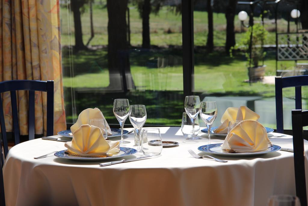 Hotel Restaurant Logis La Meridienne Anglards de Saint Flour المظهر الخارجي الصورة