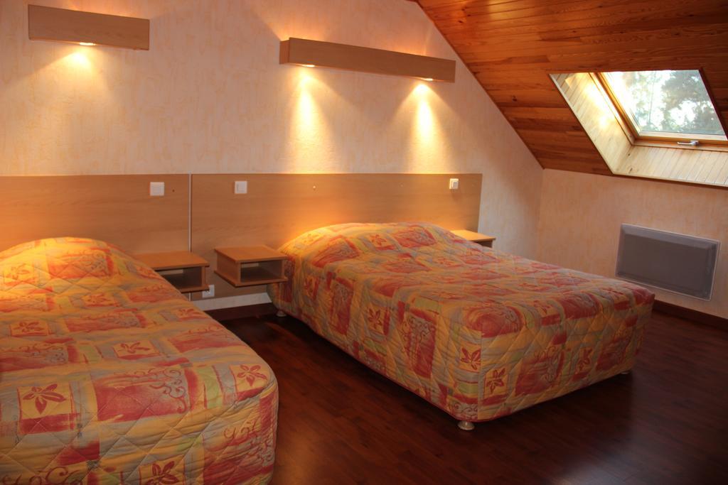 Hotel Restaurant Logis La Meridienne Anglards de Saint Flour الغرفة الصورة
