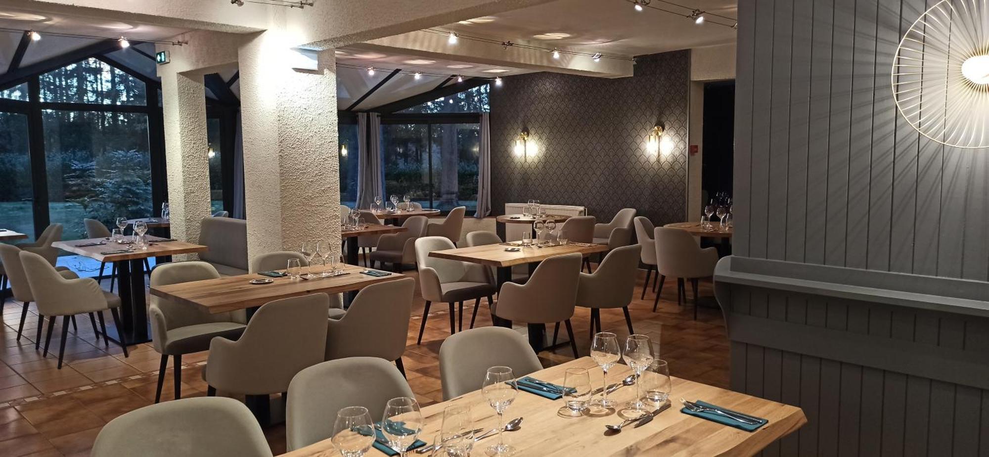 Hotel Restaurant Logis La Meridienne Anglards de Saint Flour المظهر الخارجي الصورة