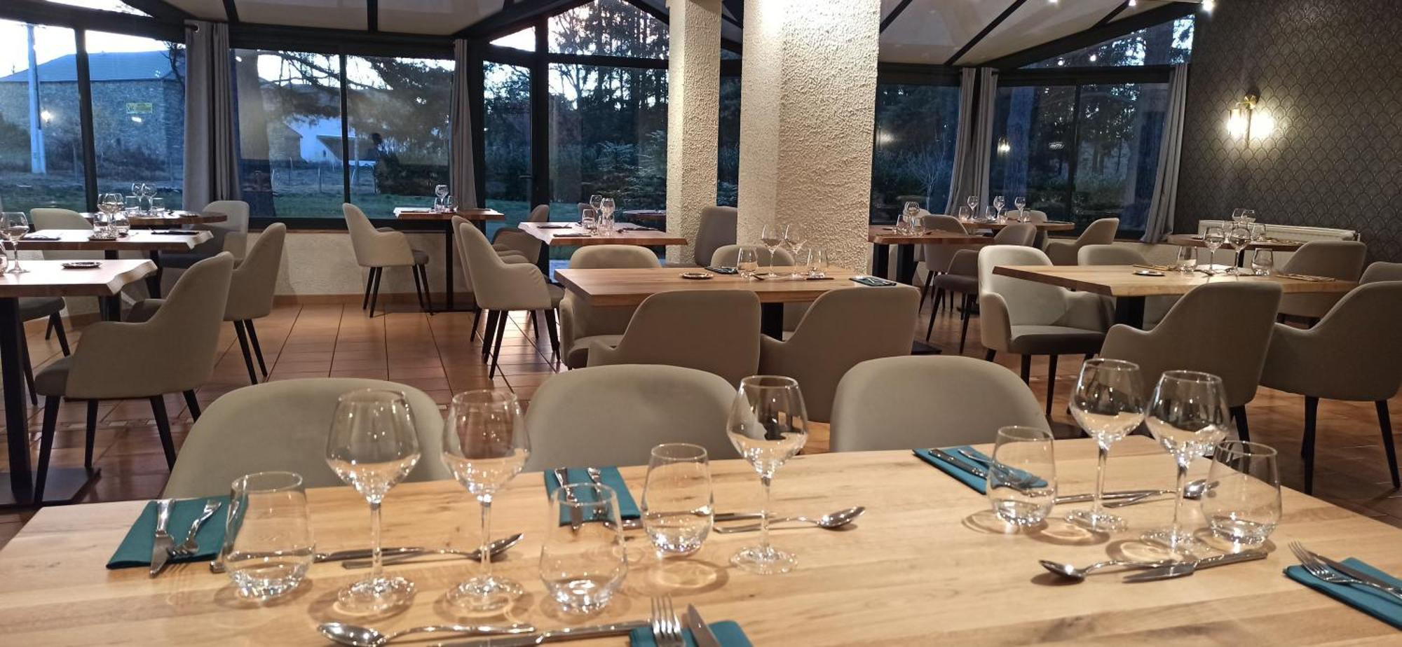 Hotel Restaurant Logis La Meridienne Anglards de Saint Flour المظهر الخارجي الصورة