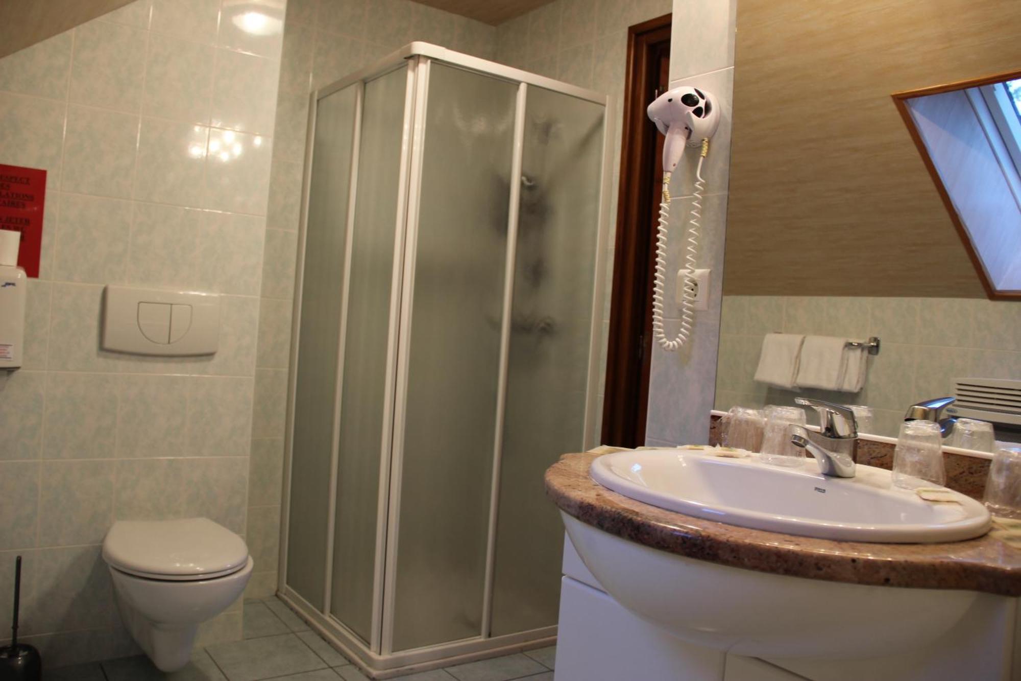 Hotel Restaurant Logis La Meridienne Anglards de Saint Flour الغرفة الصورة